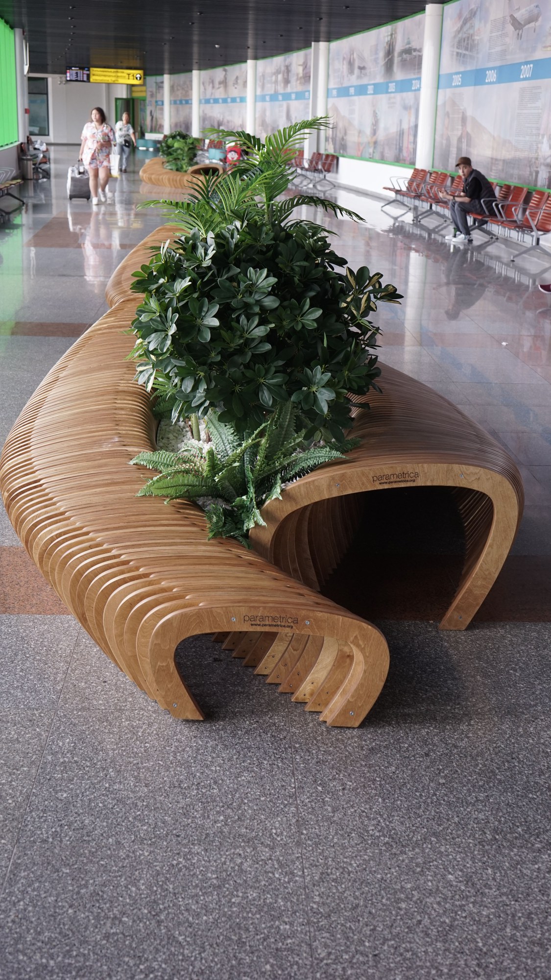 Parametric bench GL4.13 at Astana International Airport Astana · photo 11 of 11