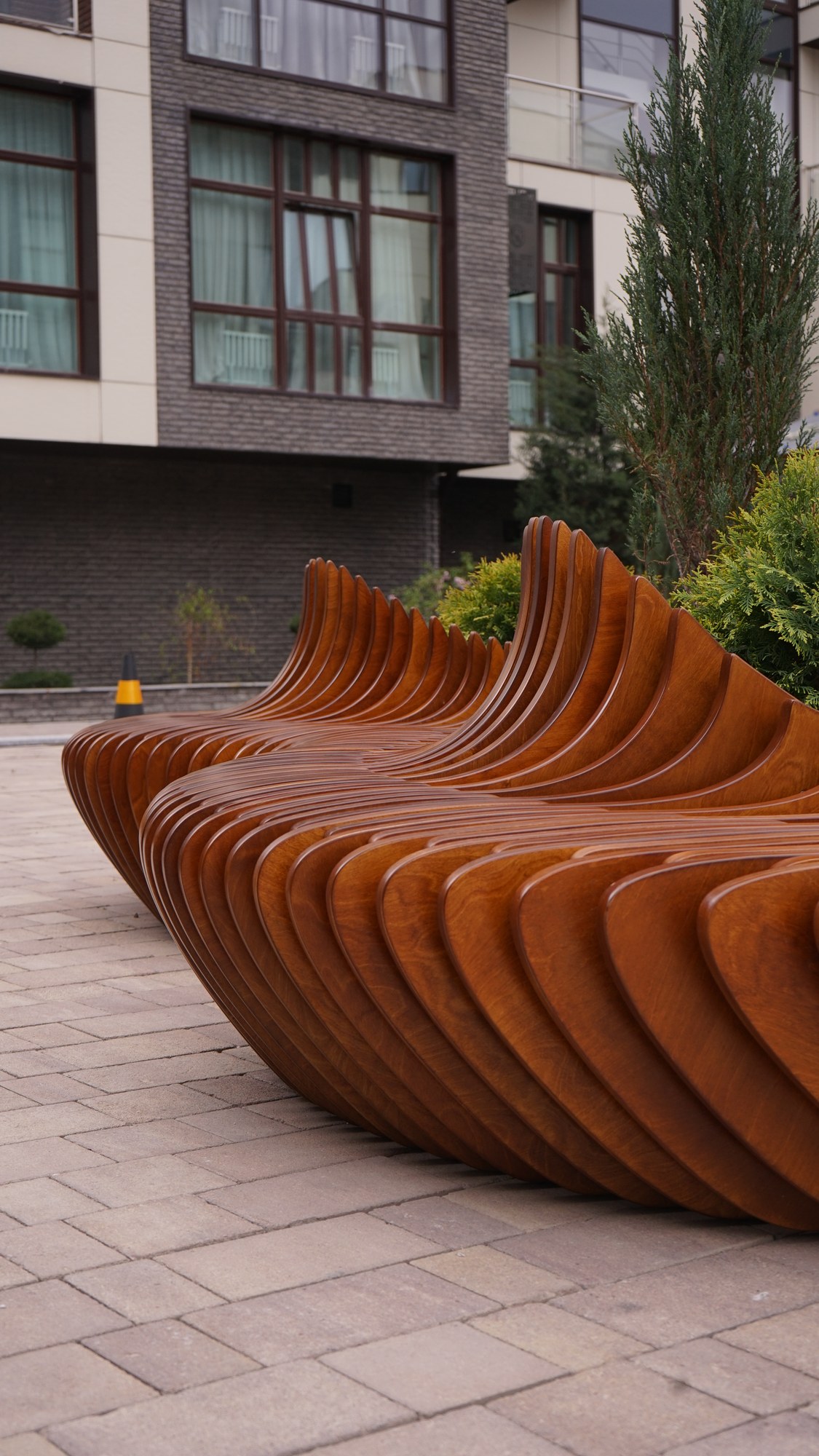 Parametric bench P4.51 at Grande Vie RAMS Almaty · photo 5 of 6
