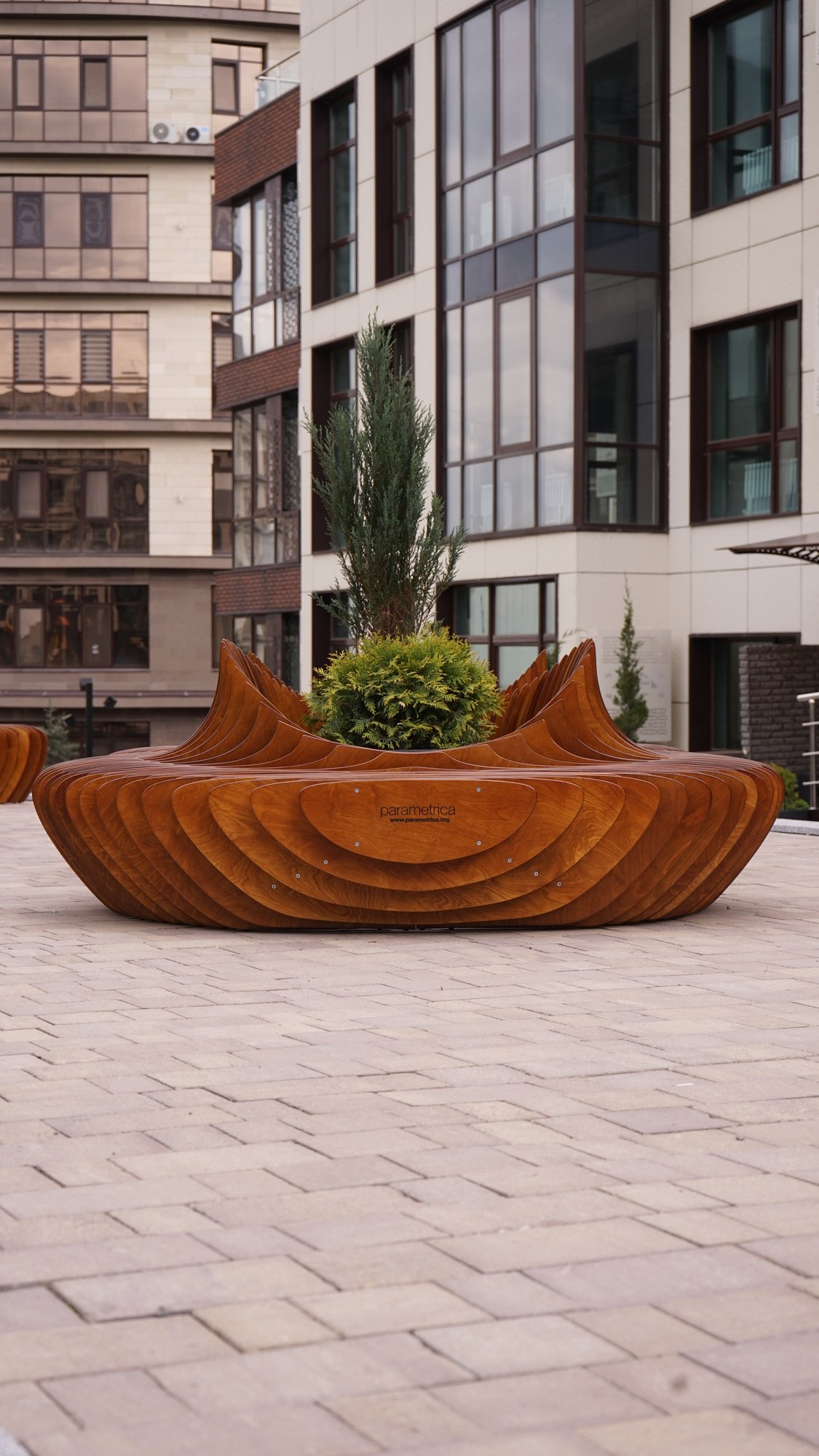 Parametric bench P4.51 at Grande Vie RAMS Almaty · photo 6 of 6
