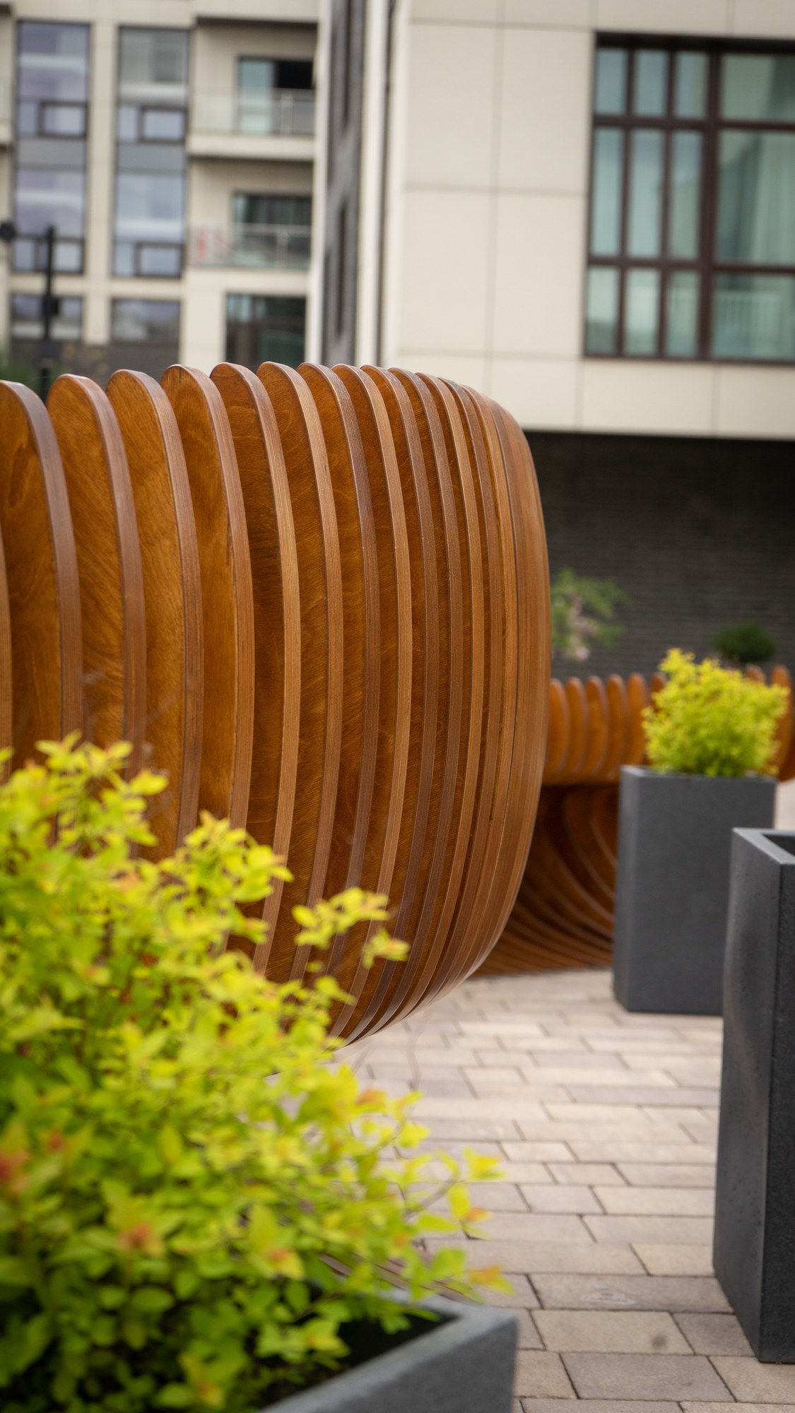 Parametric bench S4.124 at Grande Vie RAMS Almaty · photo 5 of 6