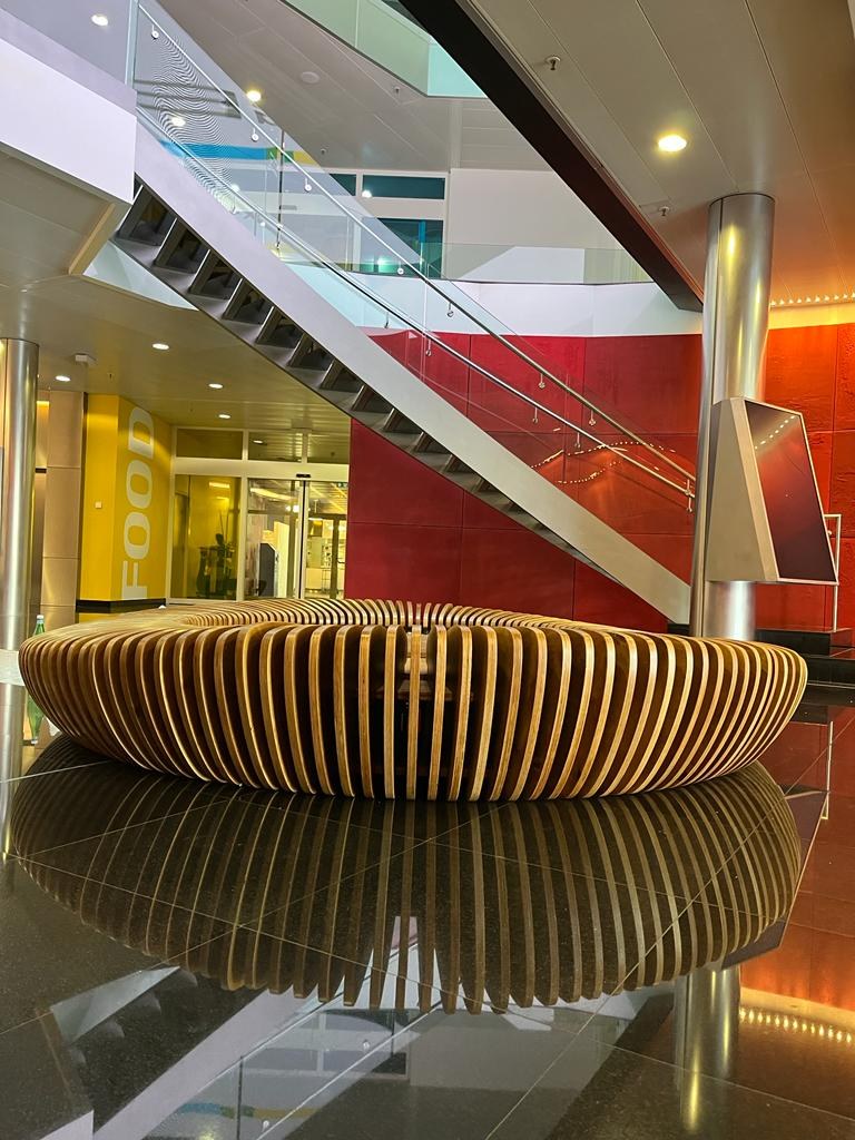 Parametric bench Gi-6.3 at Center Commercial de Blandonnet Vernier · photo 2 of 9