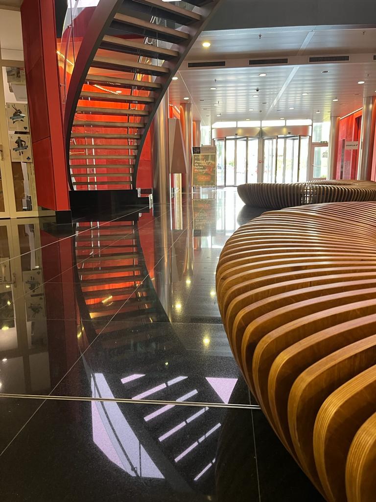 Parametric bench Gi-6.3 at Center Commercial de Blandonnet Vernier · photo 4 of 9