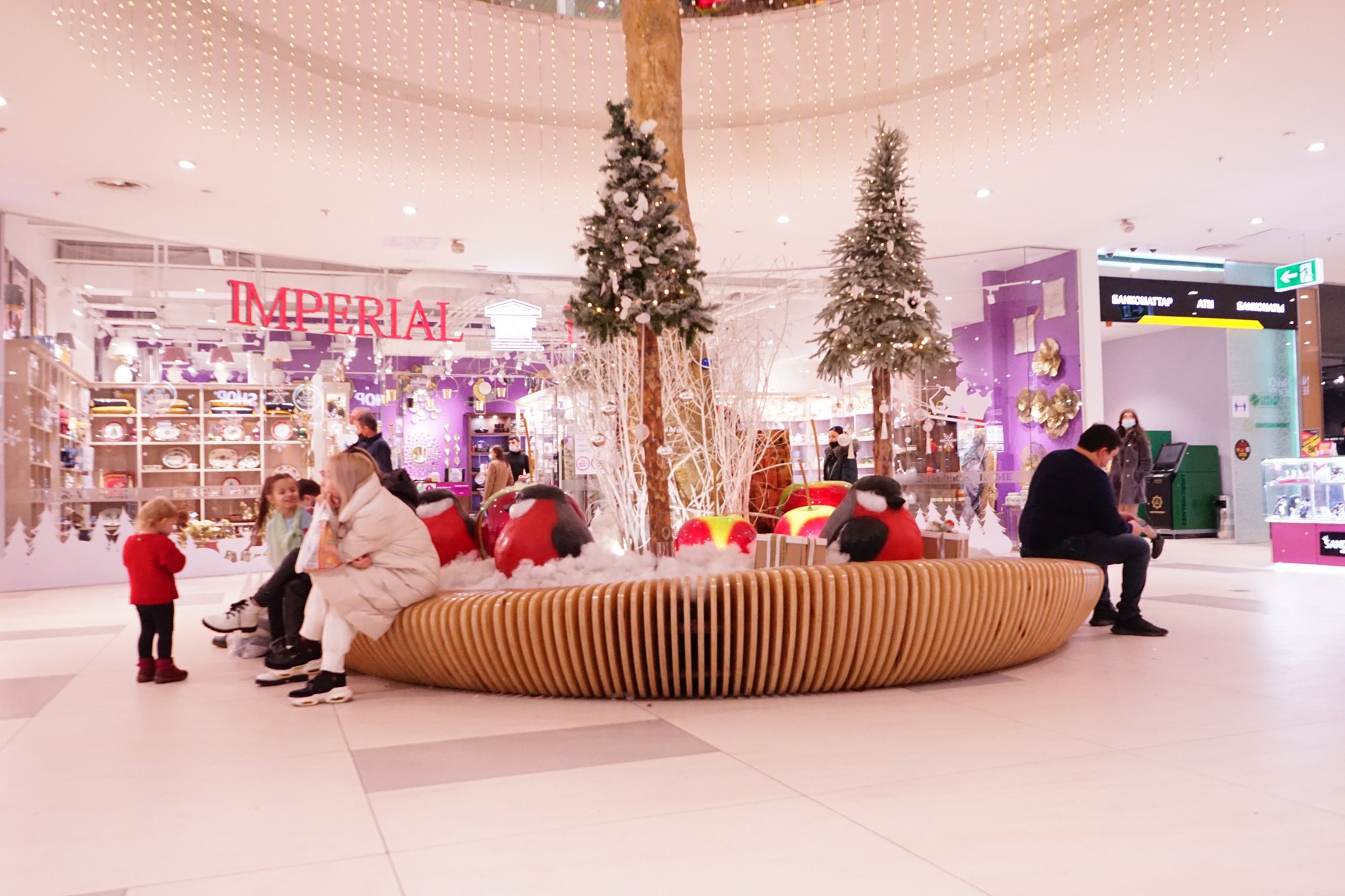 Parametric bench GI-6 at MEGA CENTER Mall Almaty · photo 7 of 12