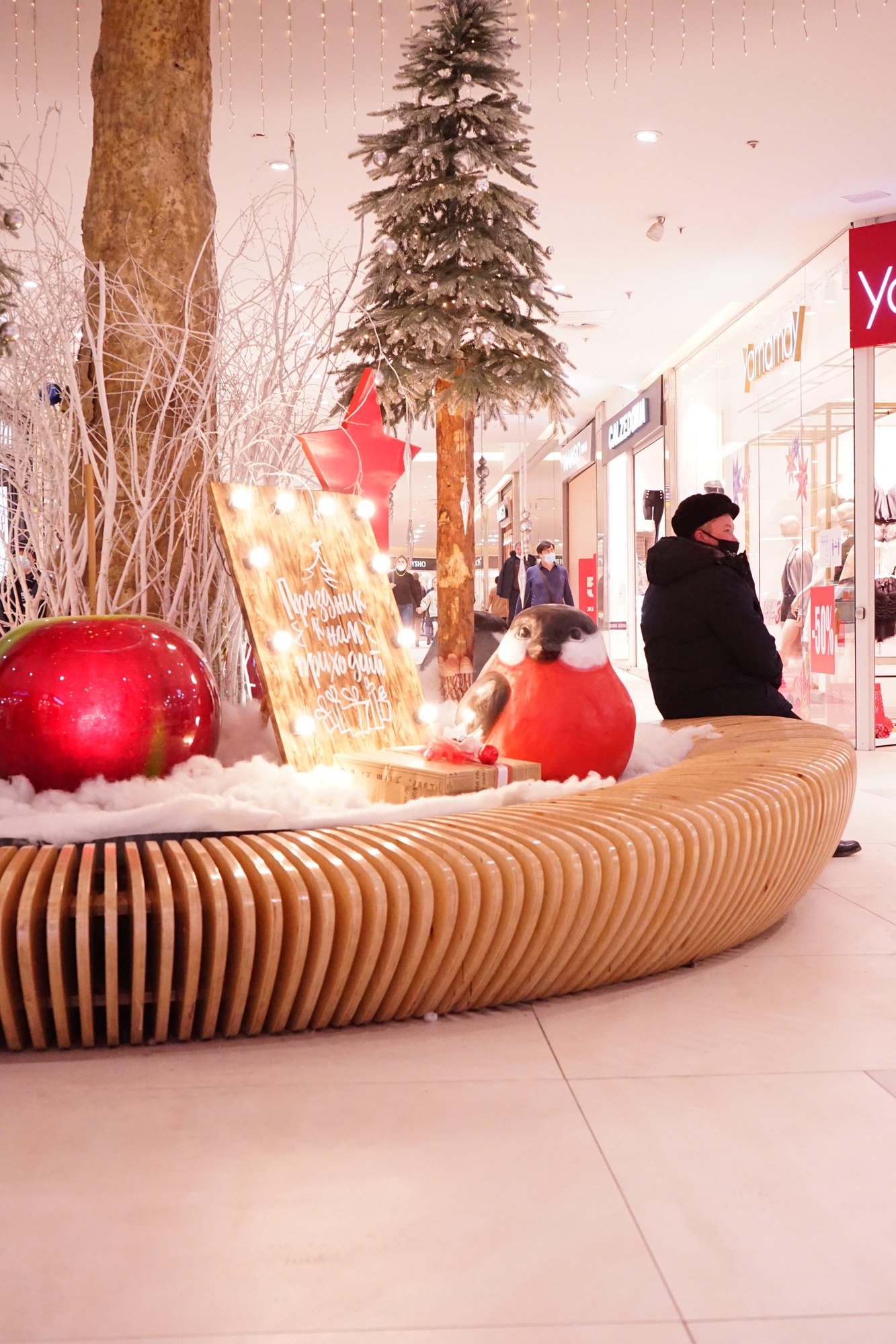 Parametric bench GI-6 at MEGA CENTER Mall Almaty · photo 9 of 12