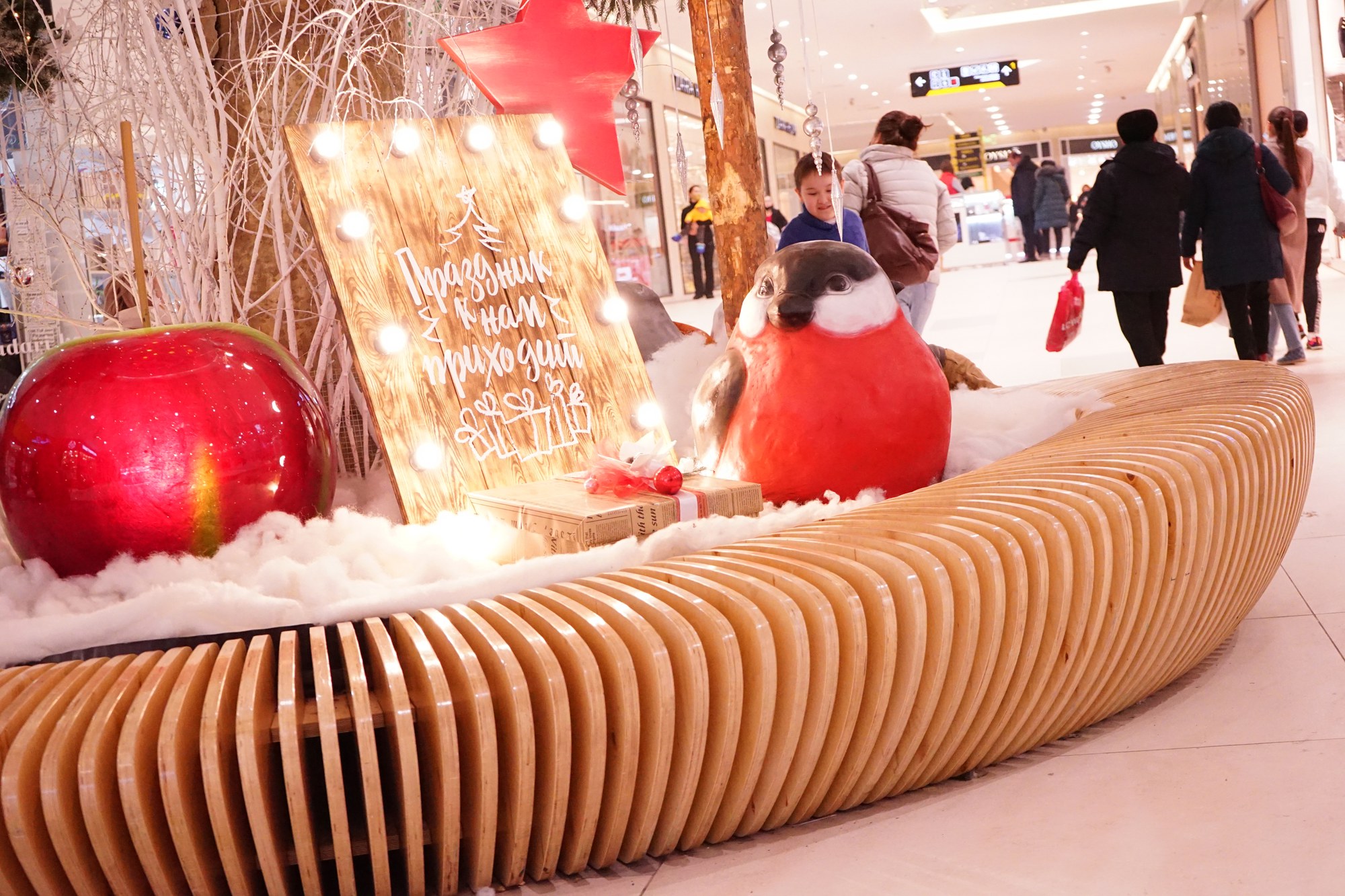 Parametric bench GI-6 at MEGA CENTER Mall Almaty · photo 11 of 12