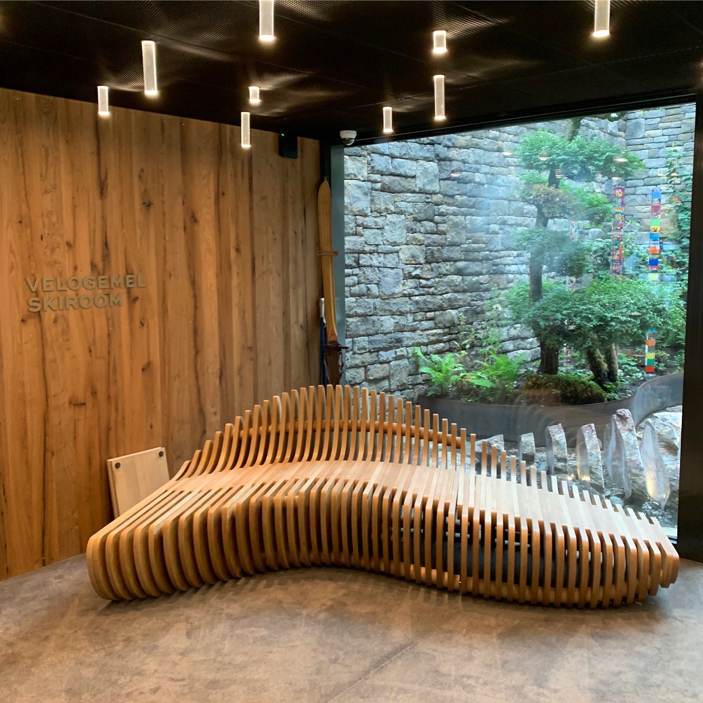 VELOGEMEL Skiroom, Grindelwald — parametric benches